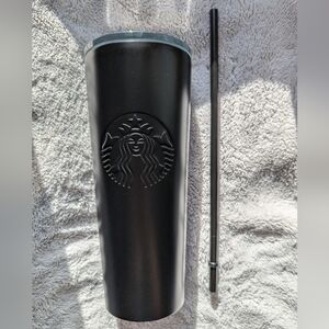 EUC 2018 Starbucks Matte Black Embossed Siren 24oz Tumbler W/ Straw and Lid